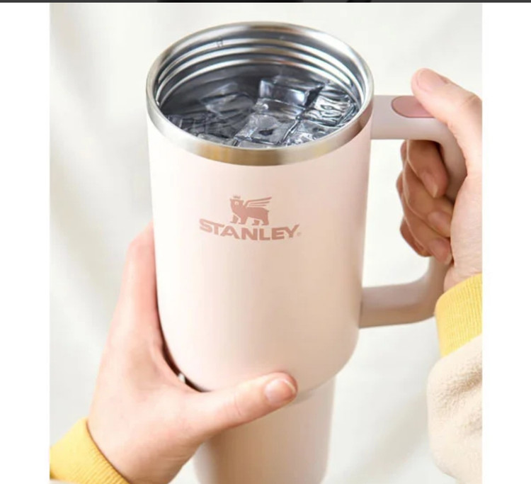 ماگ دسته دار اورجینال استنلی 1.18 لیتر Quencher H2.O FlowState