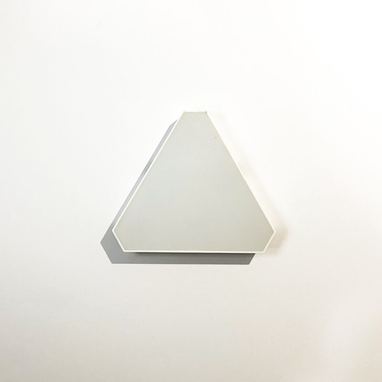 پنل LED دیواری هوشمند مثلثی: نورپردازی تعاملی با فناوری RGB-IC