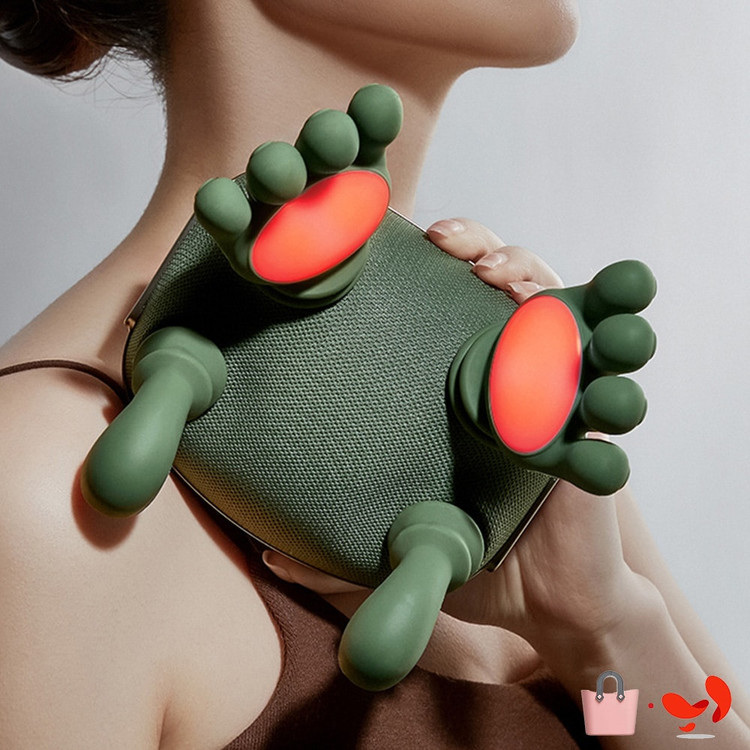 نمای نزدیک ماساژور گردن و شانه برقی با سریهای سیلیکونی نرم و باکیفیت